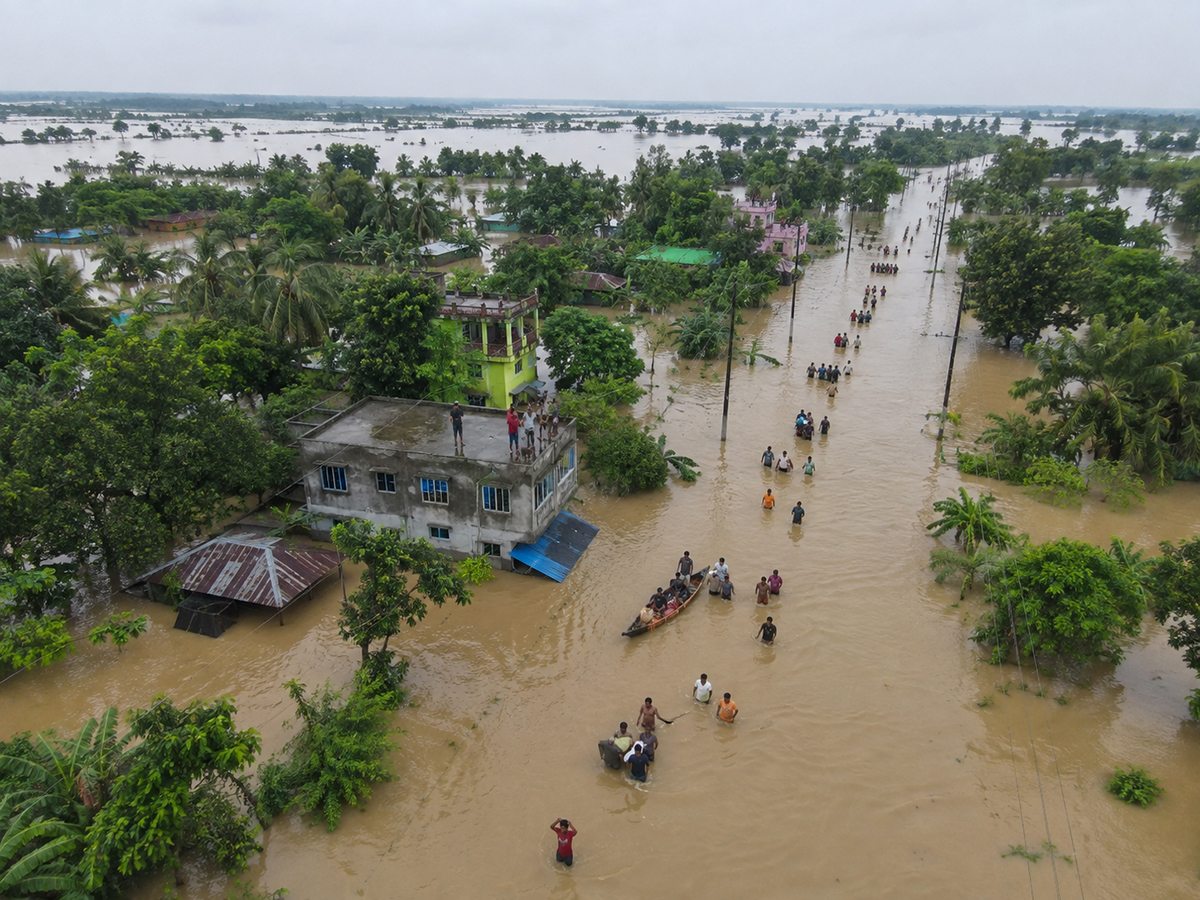 পশ্চিম মেদিনীপুরে ভয়াবহ বন্যা, জলবন্দি হাজার হাজার মানুষ, বিপর্যস্ত জনজীবন পশ্চিম মেদিনীপুরে ভয়াবহ বন্যা, জলবন্দি হাজার হাজার মানুষ, বিপর্যস্ত জনজীবন