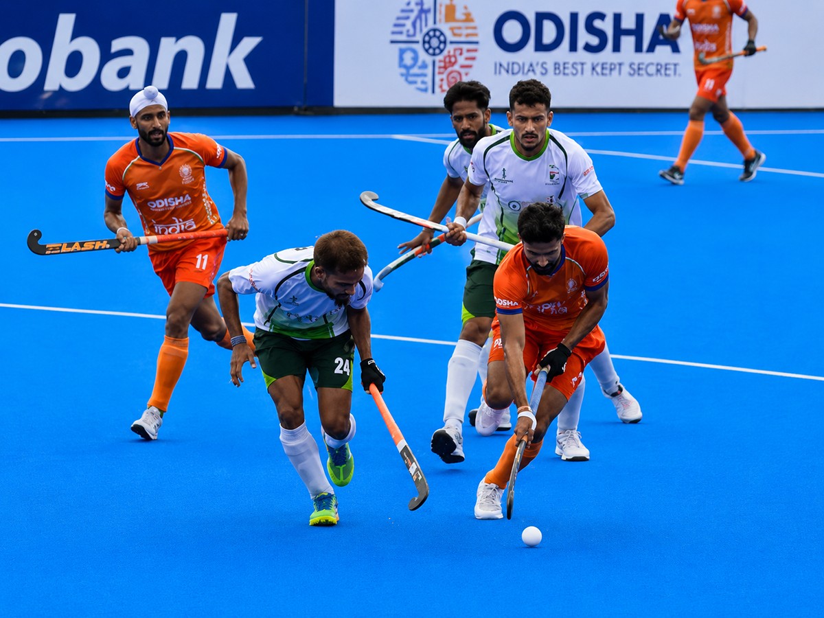 হকি বিশ্বকাপ ২০২৬ : পাকিস্তানকে হারালেও কতটা সুবিধাজনক জায়গায় হরমনপ্রীতরা? হকি বিশ্বকাপ ২০২৬ : পাকিস্তানকে হারালেও কতটা সুবিধাজনক জায়গায় হরমনপ্রীতরা?